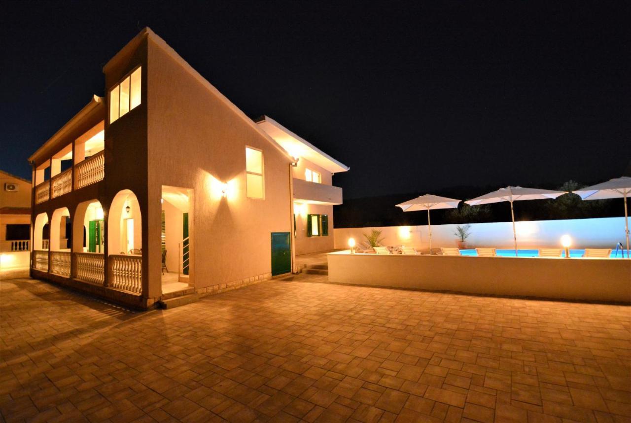 Villa Allegro Sukosan Luaran gambar