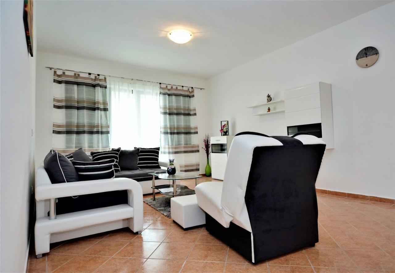 Villa Allegro Sukosan Luaran gambar