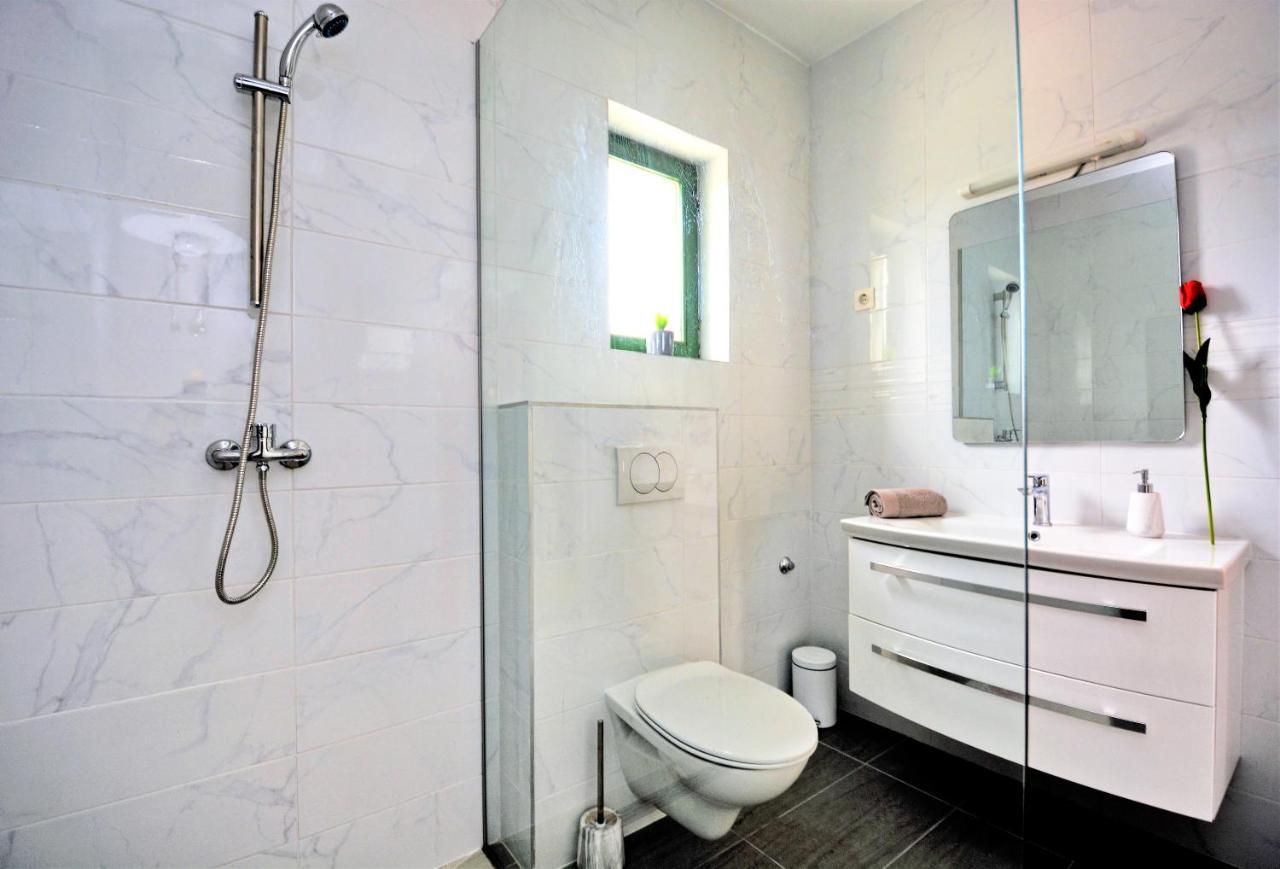 Villa Allegro Sukosan Luaran gambar