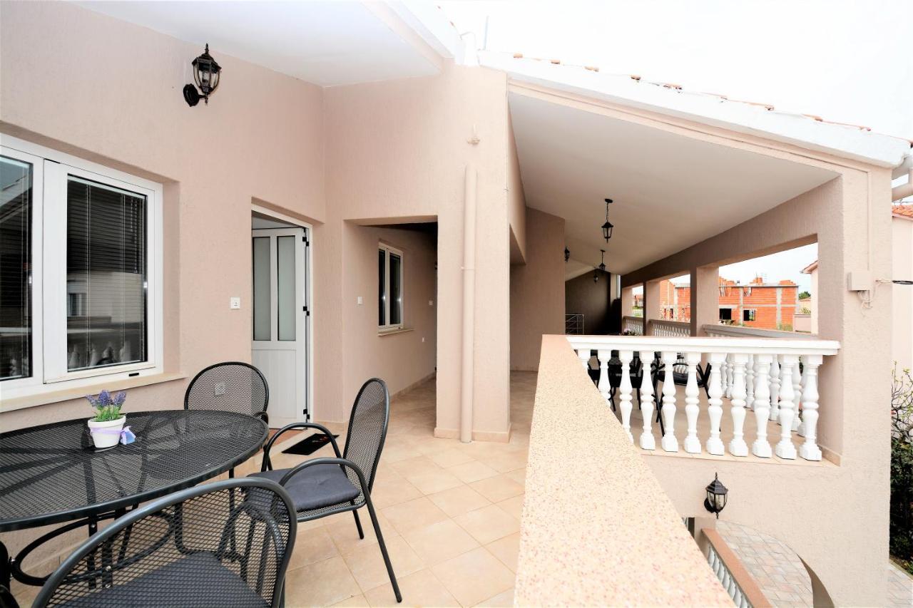 Villa Allegro Sukosan Luaran gambar