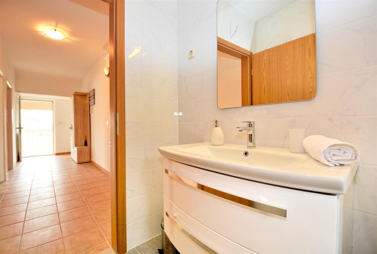 Villa Allegro Sukosan Luaran gambar